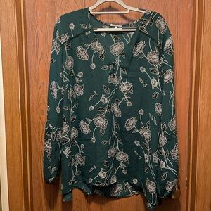 Gently used Maurice’s sz 3x Floral Cutout Georgette Blouse!!!